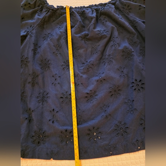 Crown & Ivy Women's Navy Eyelet Peasant Top - Size XL - Picture 7 of 9